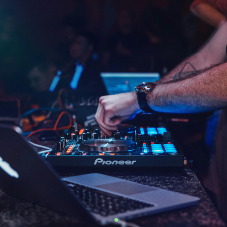 logo dj 450